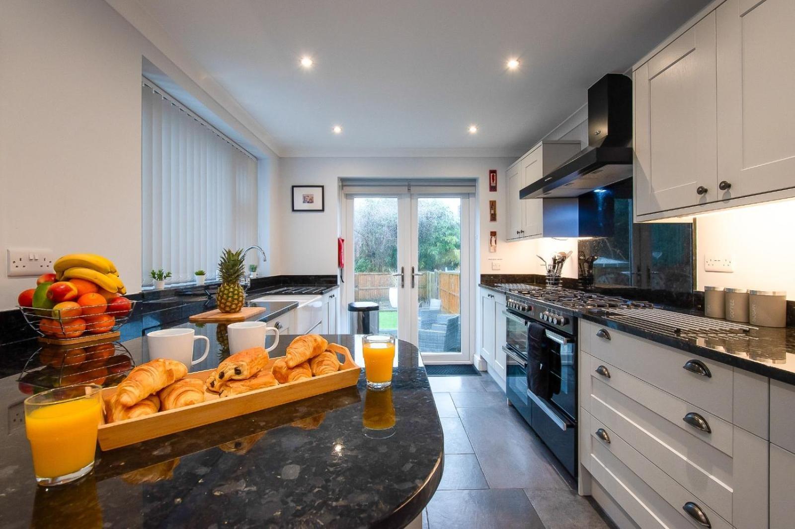 Casa One Hundred - A Beautiful 4 Bed House On The Beach Front Swansea Dış mekan fotoğraf