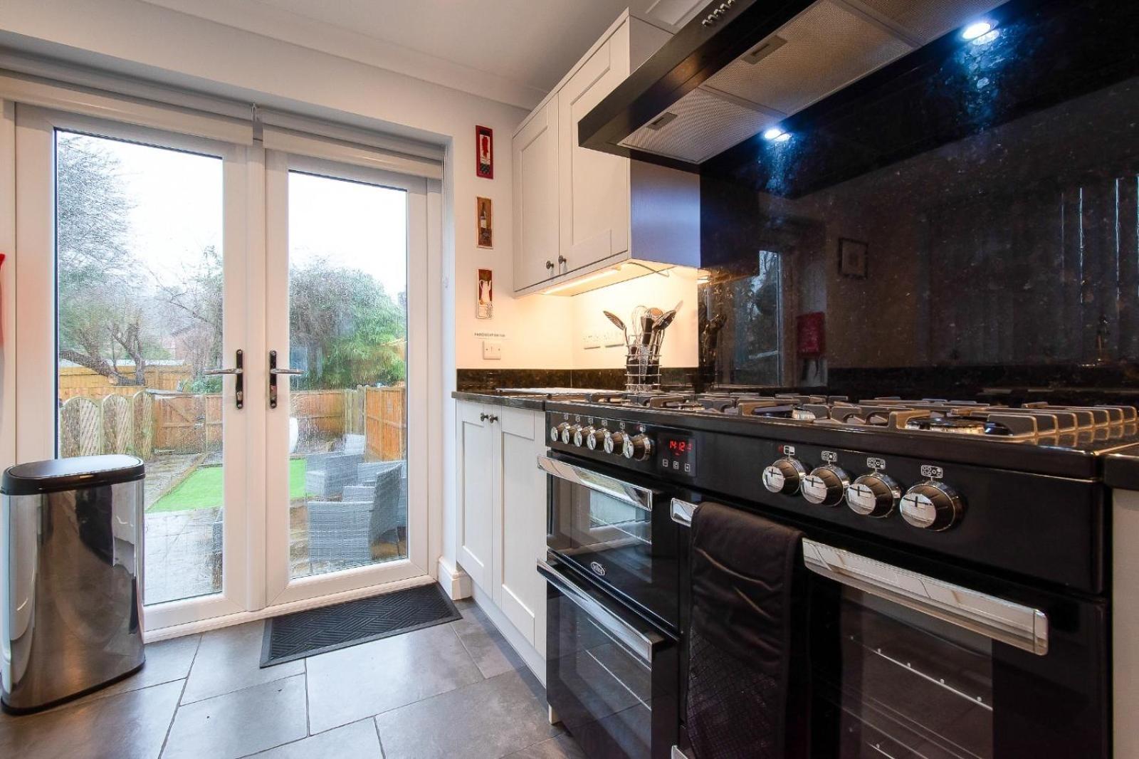 Casa One Hundred - A Beautiful 4 Bed House On The Beach Front Swansea Dış mekan fotoğraf