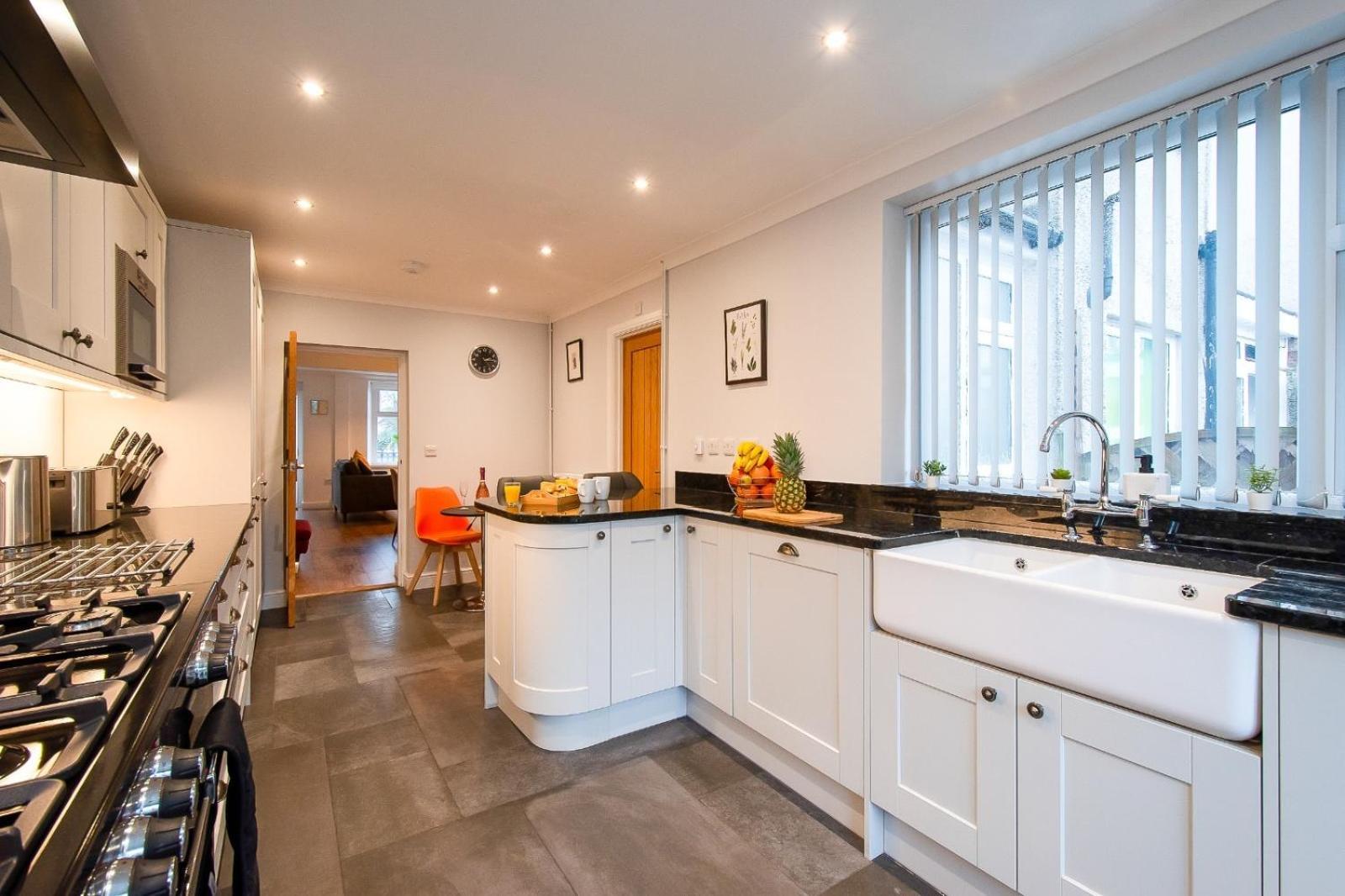 Casa One Hundred - A Beautiful 4 Bed House On The Beach Front Swansea Dış mekan fotoğraf