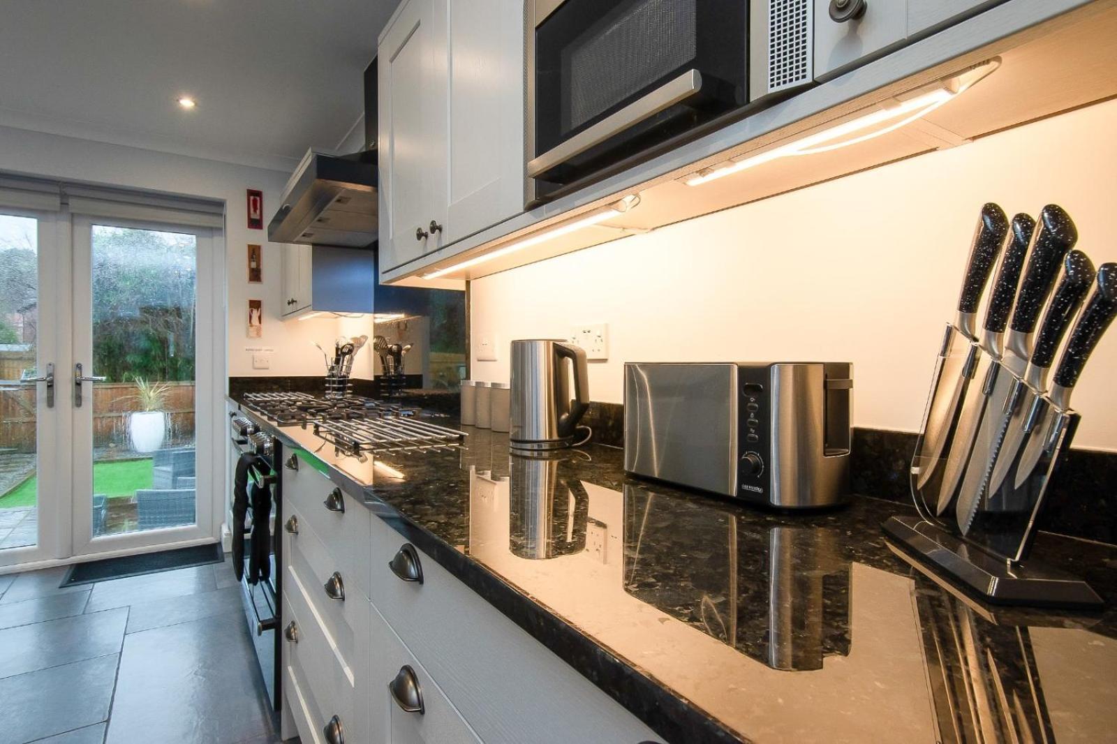 Casa One Hundred - A Beautiful 4 Bed House On The Beach Front Swansea Dış mekan fotoğraf