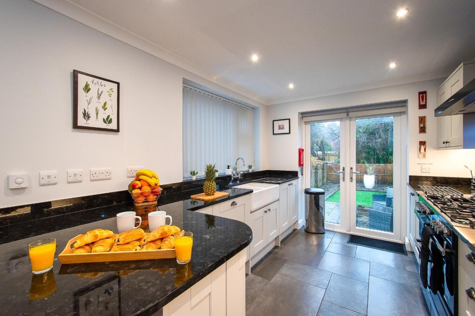 Casa One Hundred - A Beautiful 4 Bed House On The Beach Front Swansea Dış mekan fotoğraf